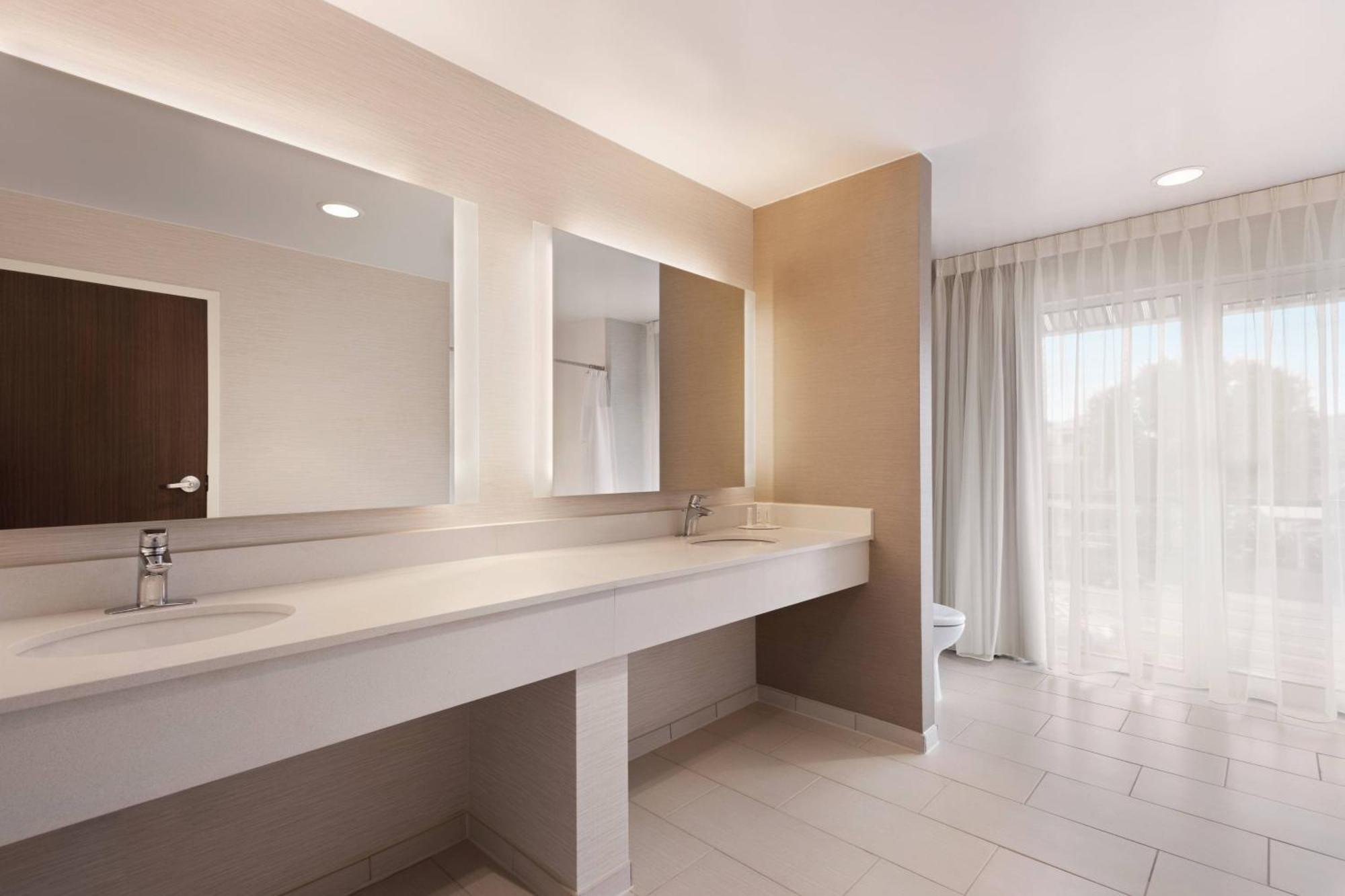 Fairfield Inn & Suites By Marriott Charlottesville Downtown/University Area Eksteriør bilde